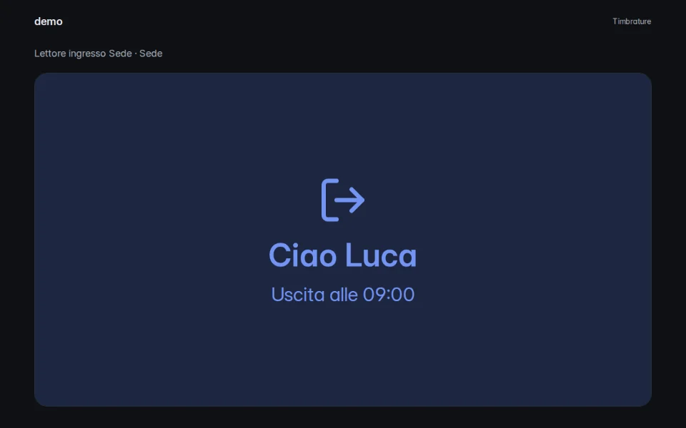 Tablet del lettore di badge: «Ciao Luca, uscita alle 09:00».